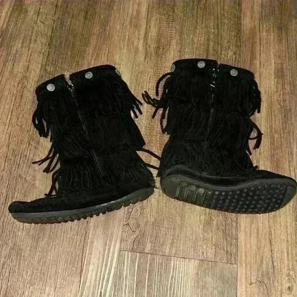 Minnetonka Black Fringe Boots Girls Size 12 - Picture 3 of 4